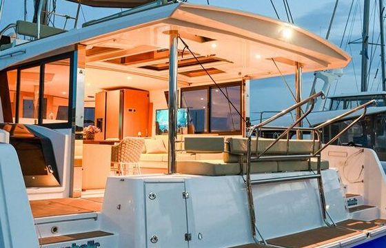 Catamaran Catana Group Bali 4.6 - 5 + 2 cab. 14m