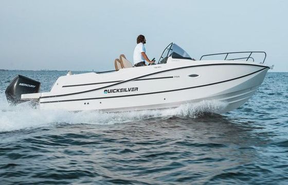 Motorboat Quicksilver Activ 755 Sundeck 250hp