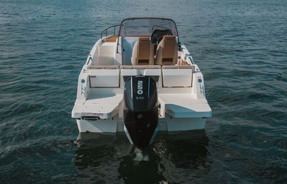 Motorboat Quicksilver Activ 755 Sundeck 250hp