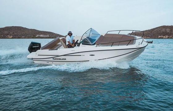 Motorboat Quicksilver Activ 755 Sundeck 250hp