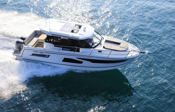 Motorboat Jeanneau Merry Fisher 1095 600hp
