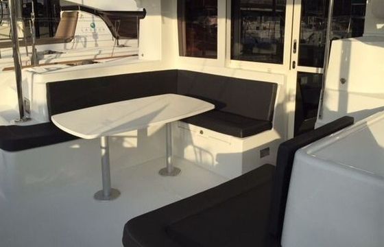 Catamaran Lagoon-Bénéteau Lagoon 40 - 4 + 2 cab 11.74m