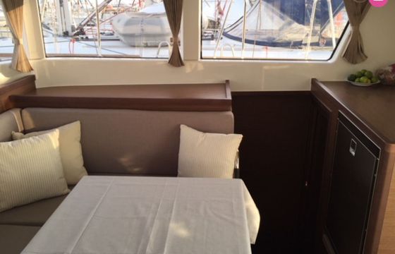 Catamaran Lagoon-Bénéteau Lagoon 40 - 4 + 2 cab 11.74m