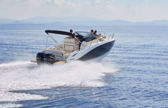 Motorboat Quicksilver Activ 875 Sundeck 500hp