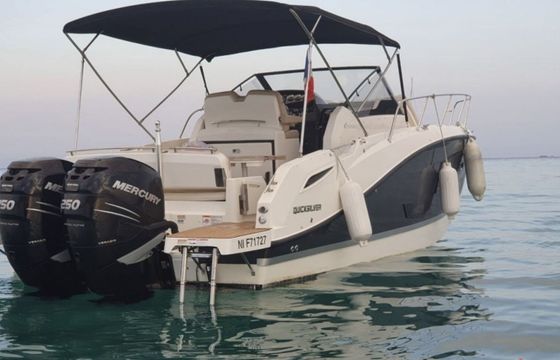 Motorboat Quicksilver Activ 875 Sundeck 500hp