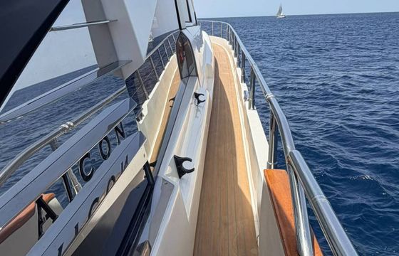 Motor yacht Aicon 72SL | GADEA 2900hp