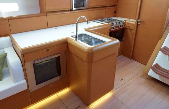 Sailboat JEANNEAU SUN ODYSSEY 519 15.75m