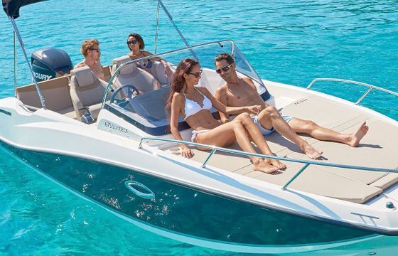 Motorboat Quicksilver Activ 675 Sundeck 200hp