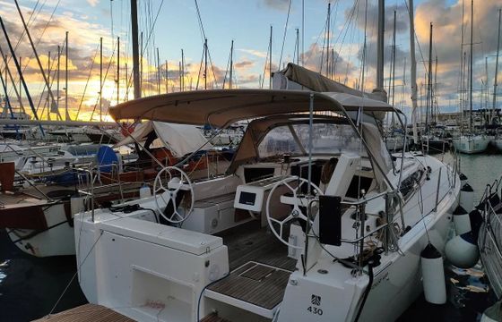 Sailboat Dufour 430 13m