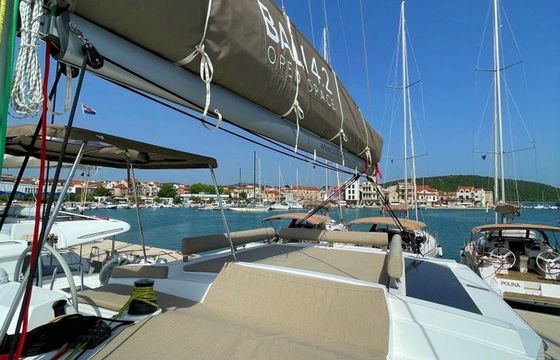Catamaran Catana Group Bali 4.2 - 4 + 1 cab. 12.85m