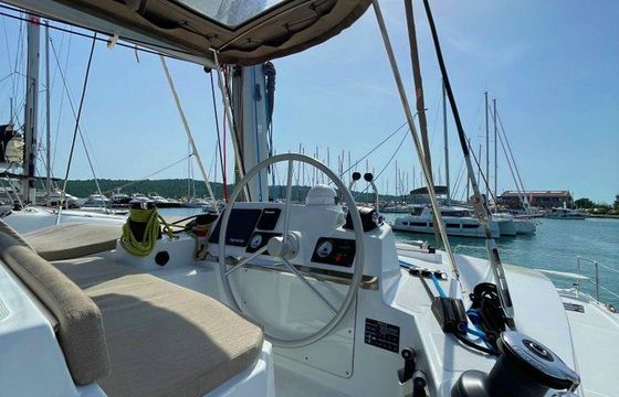Catamaran Catana Group Bali 4.2 - 4 + 1 cab. 12.85m