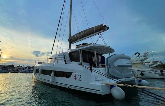 Catamaran Catana Group Bali 4.2 - 4 + 1 cab. 12.85m