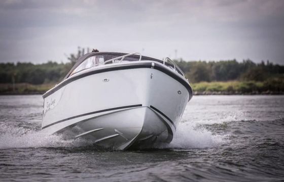 Motorboat Maxima Flying Lounge (vaarbewijs vereist) 100hp
