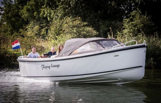 Motorboat Maxima Flying Lounge (vaarbewijs vereist) 100hp