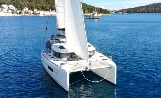 Catamaran LAGOON 40 11.74m