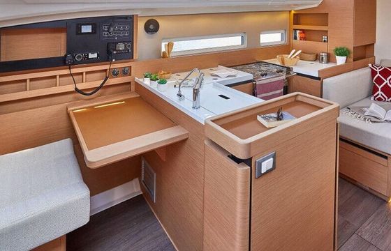 Sailboat Jeanneau Sun Odyssey 410 12m