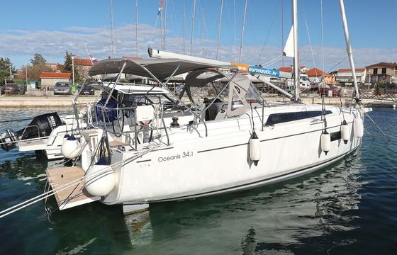 Sailboat Oceanis 34.1 10m