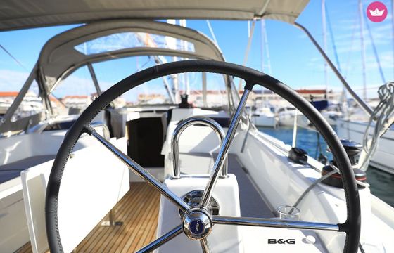 Sailboat Oceanis 34.1 10m