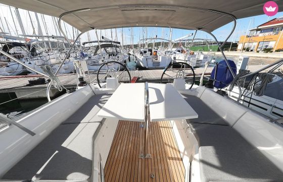 Sailboat Oceanis 34.1 10m