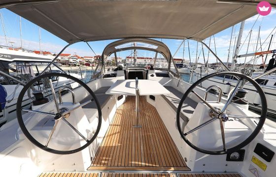 Sailboat Oceanis 34.1 10m