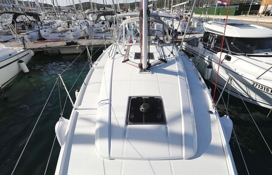 Sailboat Oceanis 34.1 10m