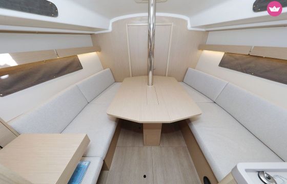 Sailboat Oceanis 34.1 10m