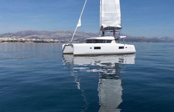 Catamaran Lagoon Lagoon 42 12.8m