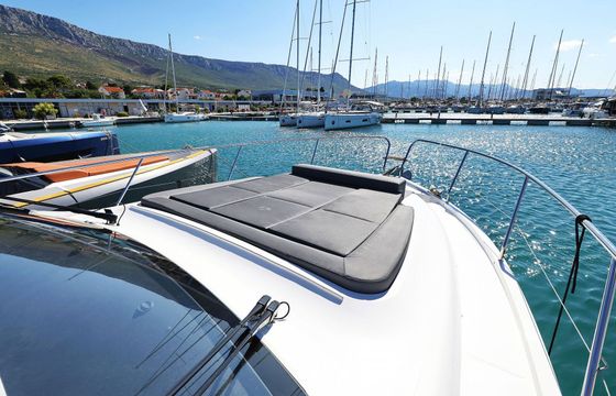 Motor yacht Sealine Sealine C390 760hp