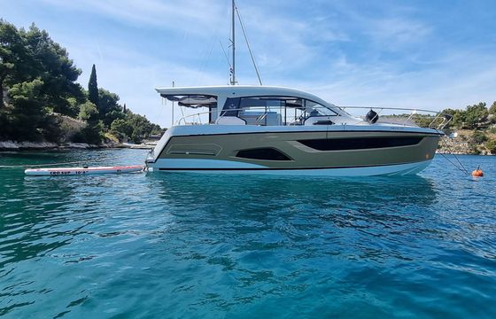 Motor yacht Sealine Sealine C390 760hp