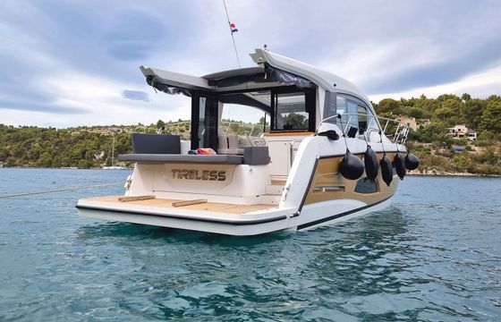 Motor yacht Sealine Sealine C390 760hp