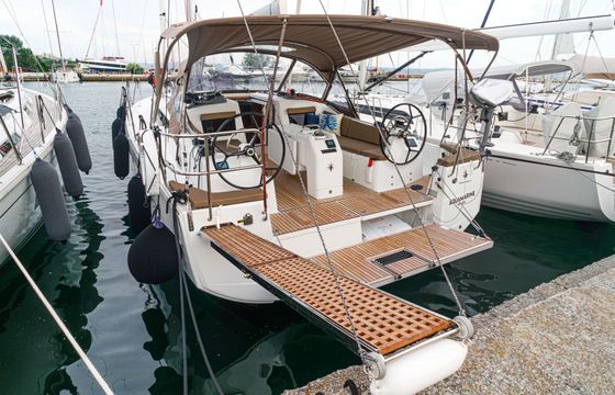 Sailboat Sun Odyssey 410 12m