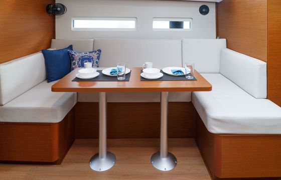 Sailboat Sun Odyssey 410 12m