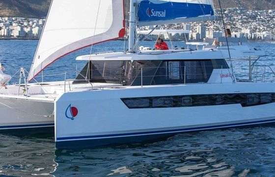Catamaran Sunsail 424/4/4 12m