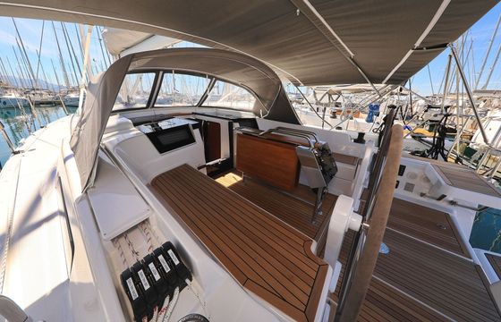 Sailboat Hanse Hanse 388 11.4m