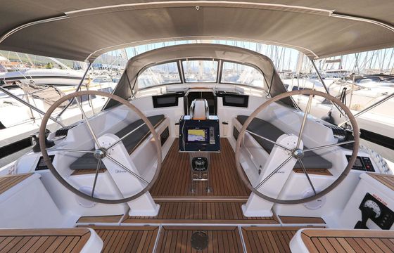Sailboat Hanse Hanse 388 11.4m