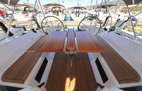 Sailboat Hanse Hanse 388 11.4m