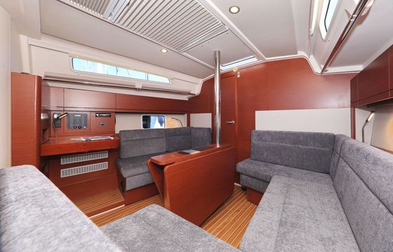 Sailboat Hanse Hanse 388 11.4m