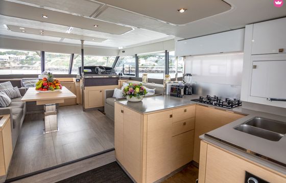 Catamaran Fountaine Pajot 44 Power 13.4m