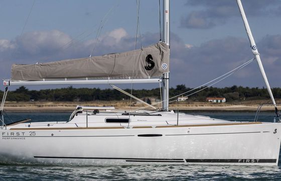 Sailboat BENETEAU FIRST 25 7m
