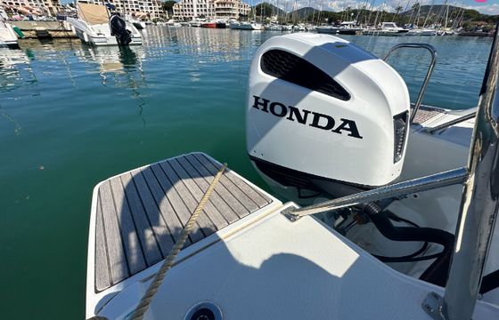Motorboat JEANNEAU CAP CAMARAT 7.5 250hp