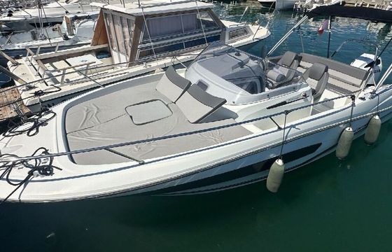 Motorboat JEANNEAU CAP CAMARAT 7.5 250hp