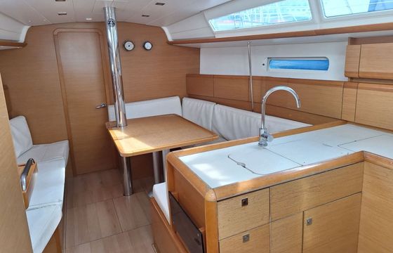 Sailboat JEANNEAU SUN ODYSSEY 379 10.98m