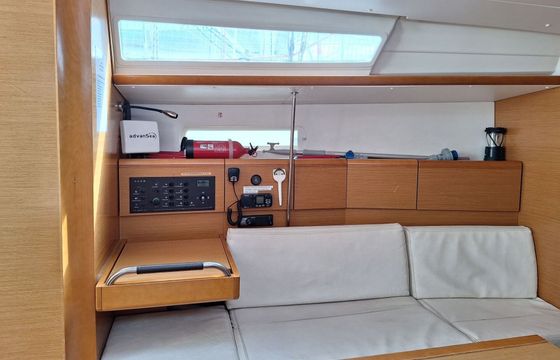 Sailboat JEANNEAU SUN ODYSSEY 379 10.98m