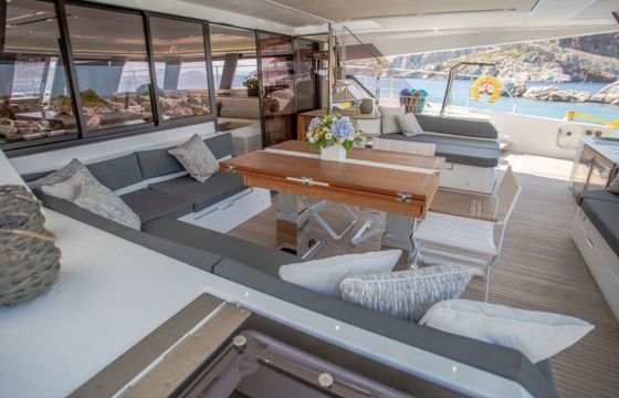 Catamaran Fountaine Pajot Power 67 20.3m