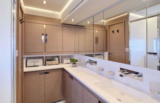 Catamaran Fountaine Pajot Power 67 20.3m