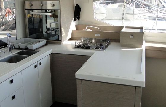Catamaran Fountaine Pajot Astrea 42 with watermaker &amp; A/C - PLUS 12.58m