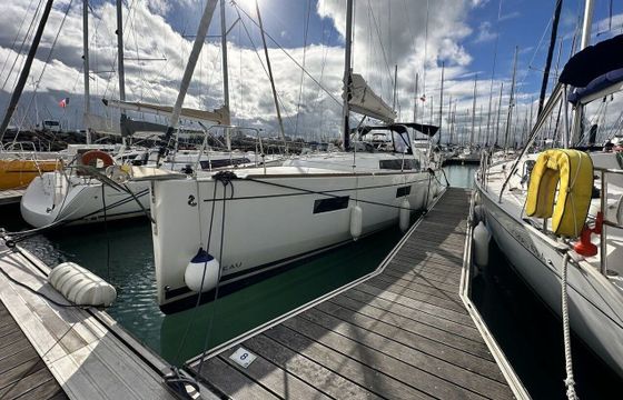 Sailboat Bénéteau Oceanis 38.1 11m