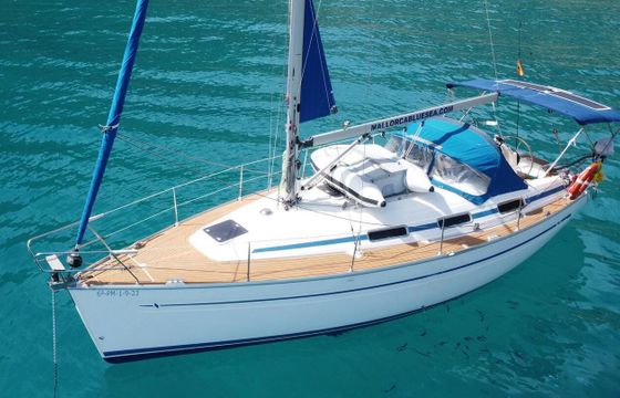 Sailboat Bavaria Cruiser 32 9.85m
