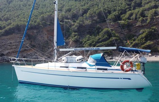 Sailboat Bavaria Cruiser 32 9.85m