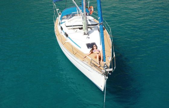 Sailboat Bavaria Cruiser 32 9.85m